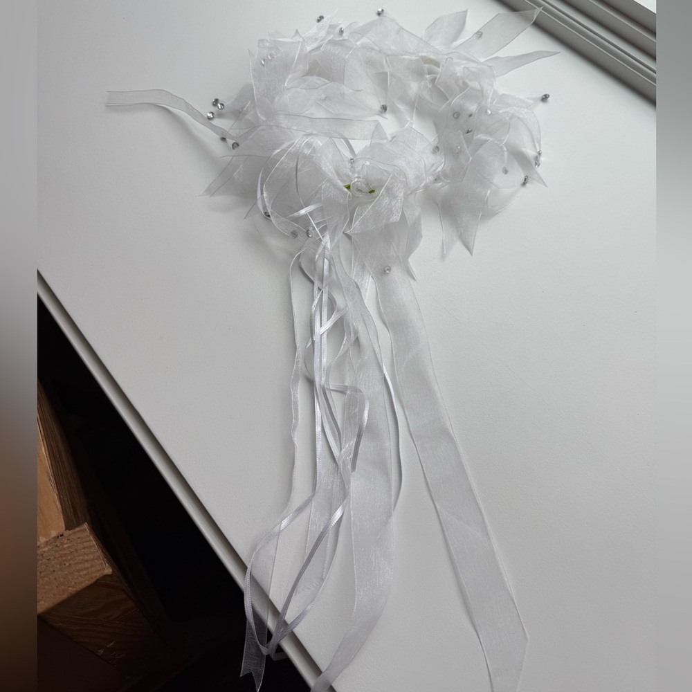 Elegant White Hair Accessory